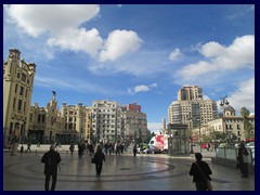 Estació del Nord 18 - Plaza outside the station